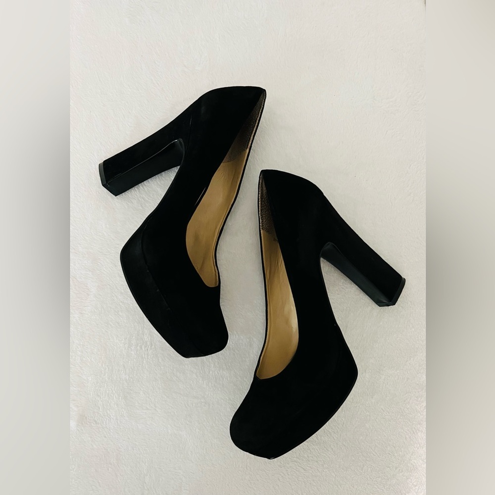 Black suede platform pumps